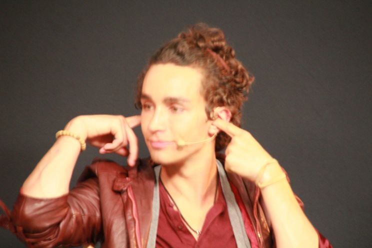 Robert Sheehan