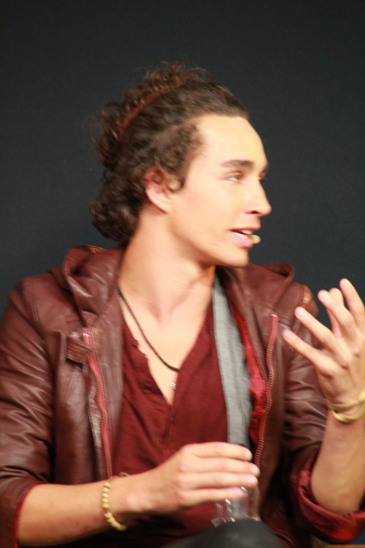 Robert Sheehan