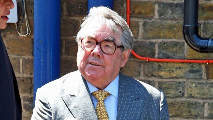 Ronnie Corbett