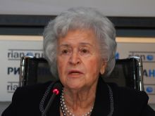 Rosemary Leach