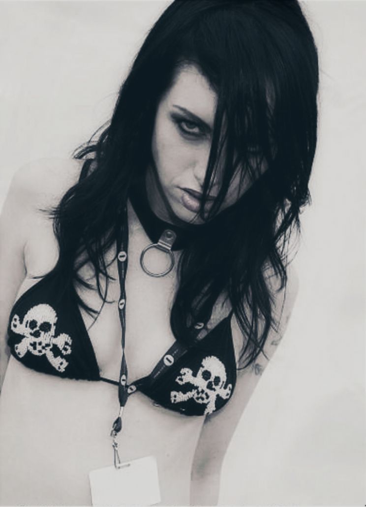 Roxy Saint