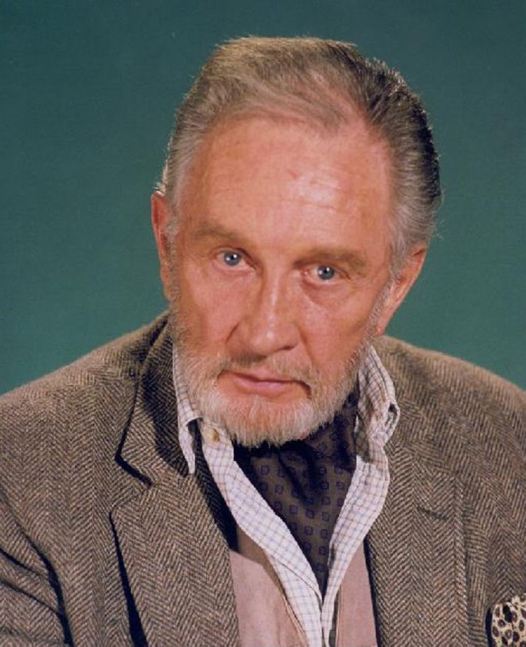 Roy Dotrice