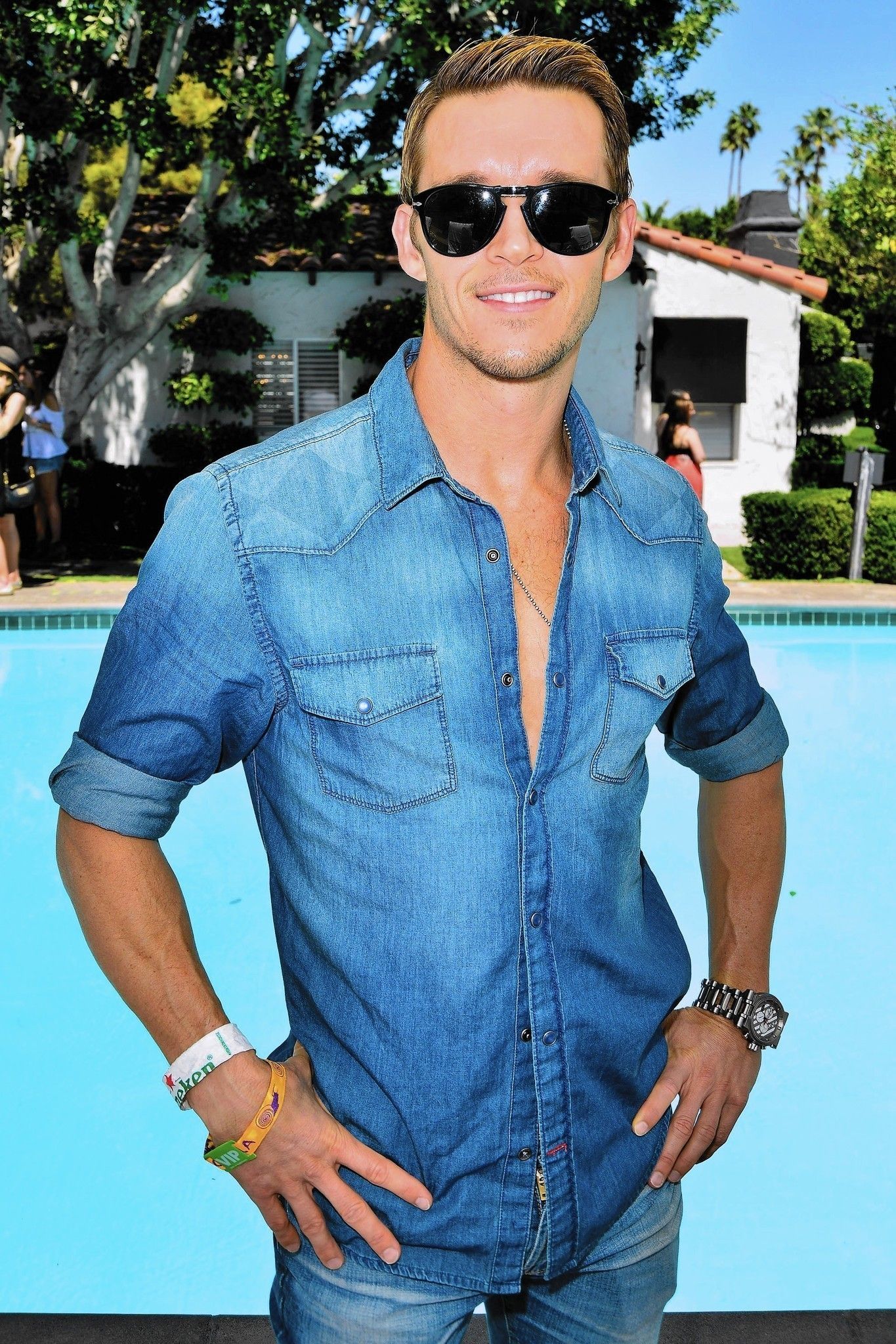 Pictures of Ryan Kwanten
