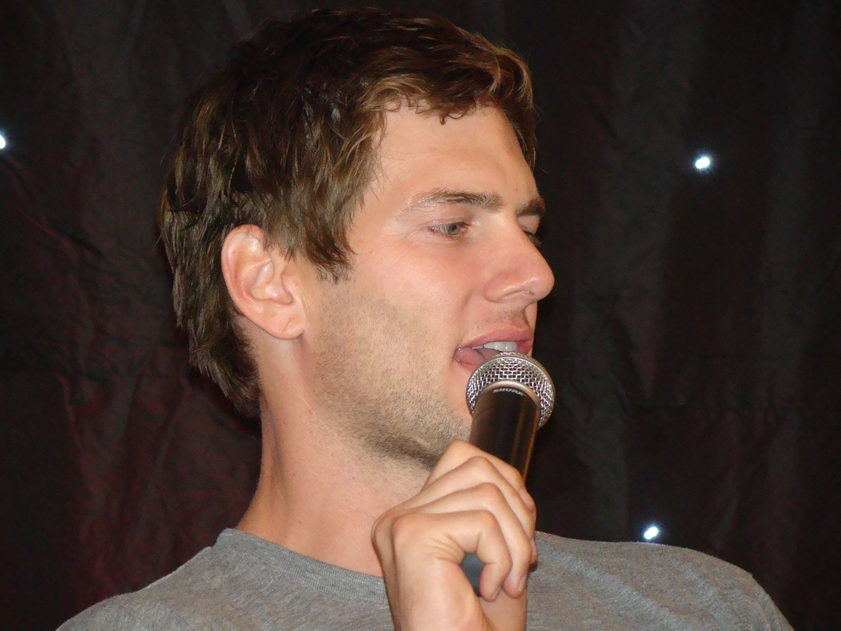 Pictures of Ryan McPartlin