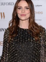 Saffron Burrows photo