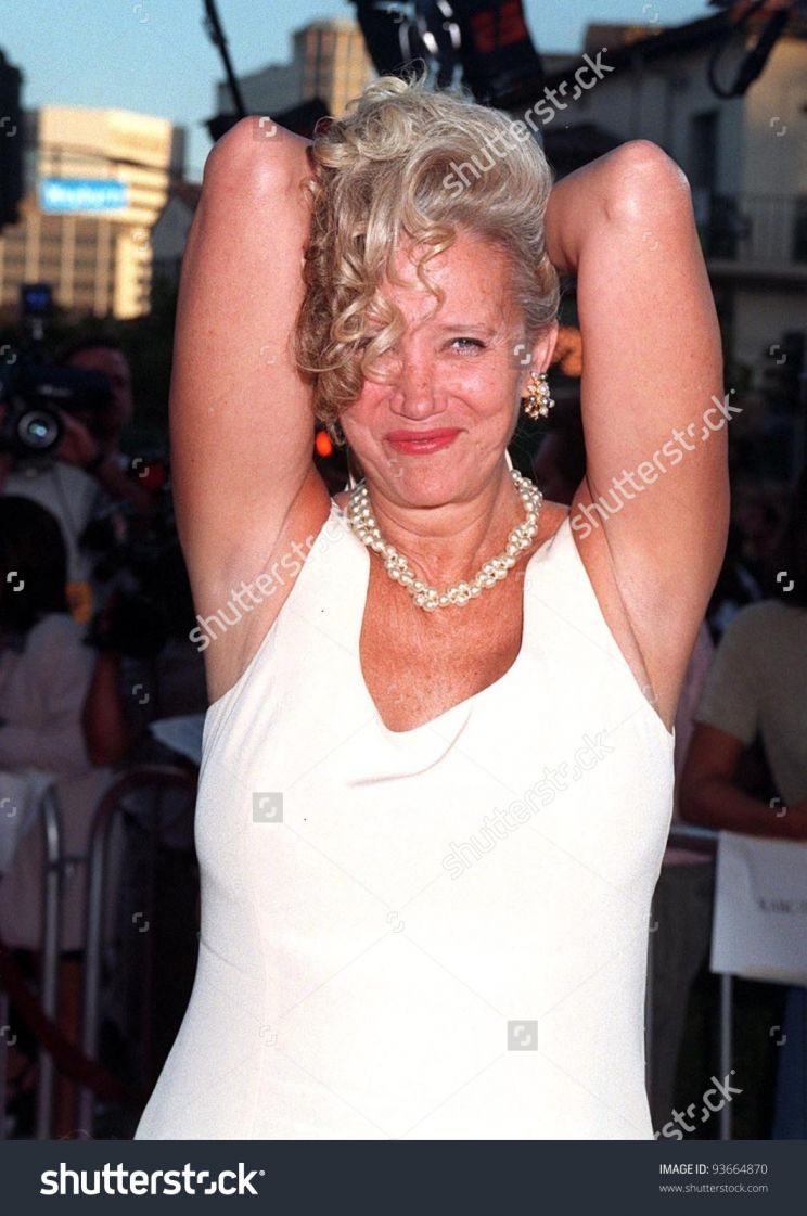 Sally Kirkland