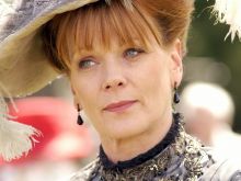 Samantha Bond