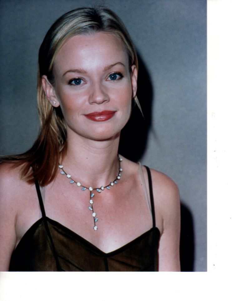 Samantha Mathis