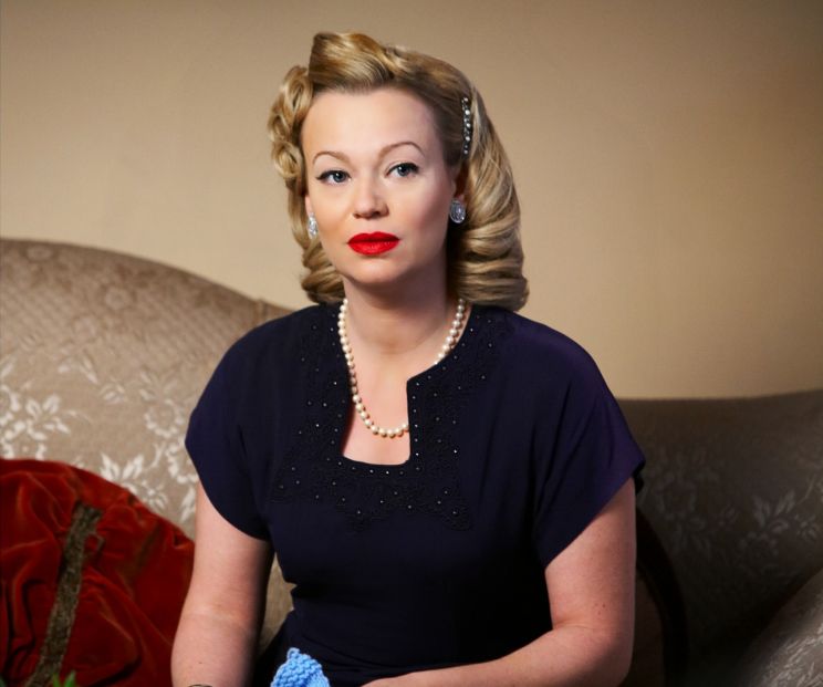 Samantha Mathis