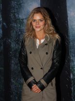 Samara Weaving #607629 picture (Portrait Medium)
