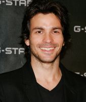Santiago Cabrera