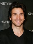 Santiago Cabrera