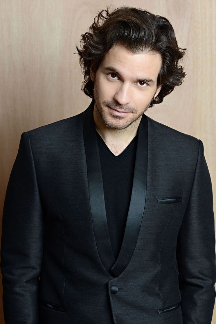 Santiago Cabrera