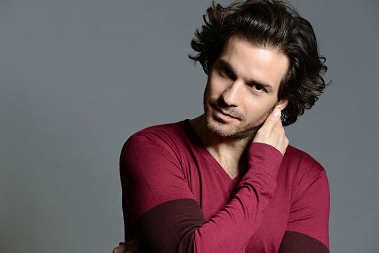 Santiago Cabrera