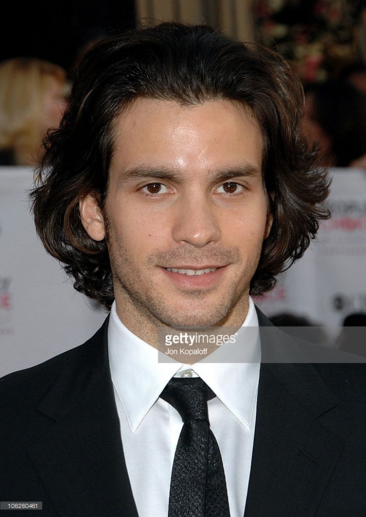 Santiago Cabrera