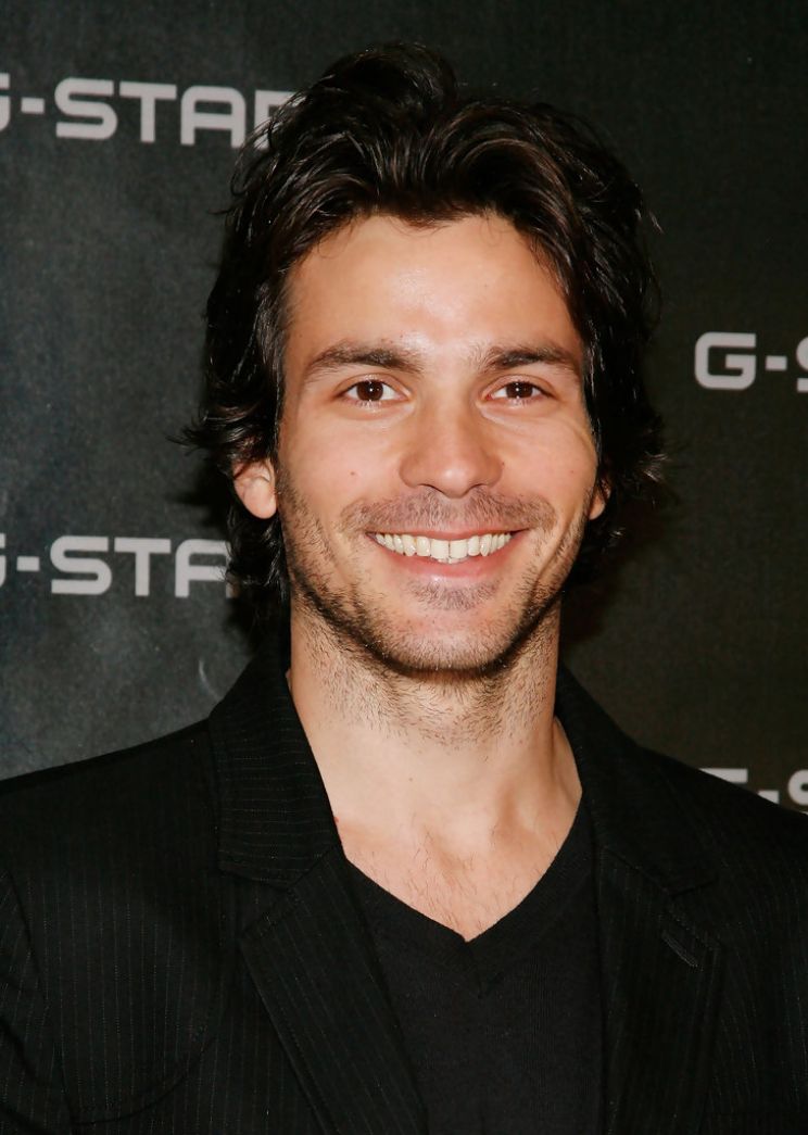 Santiago Cabrera