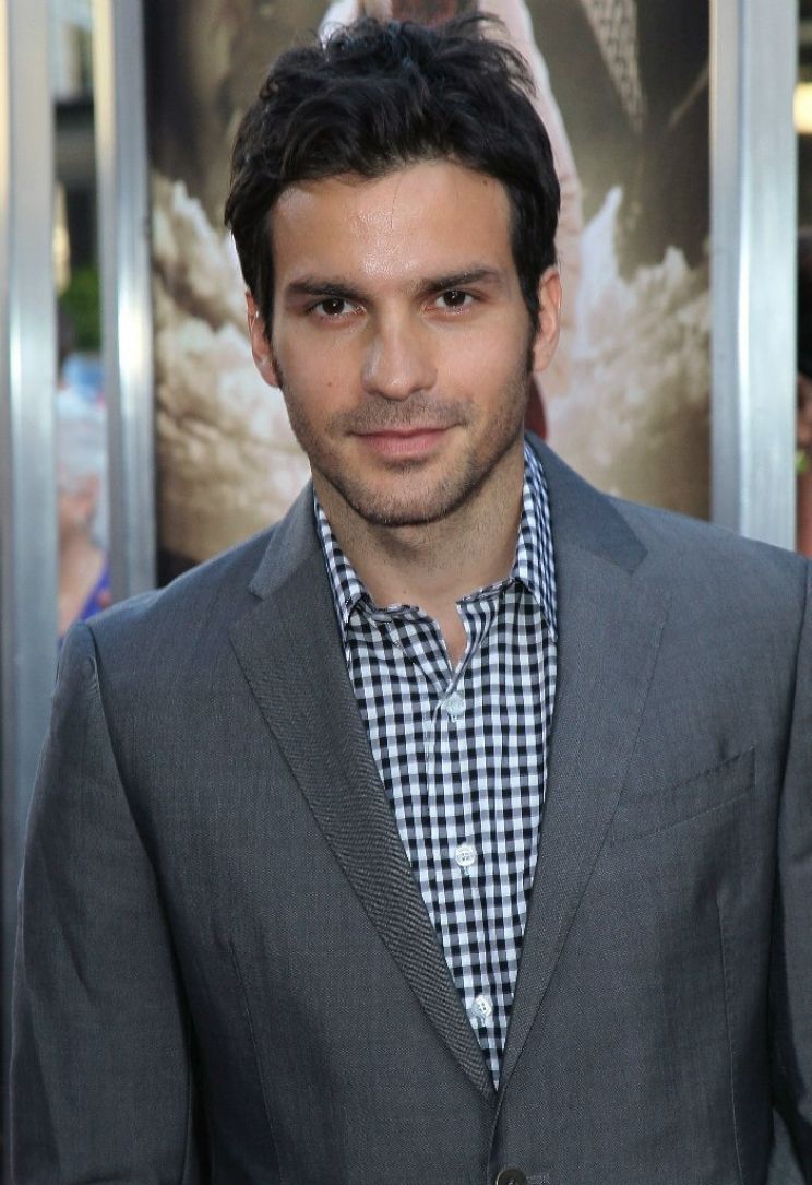 Santiago Cabrera