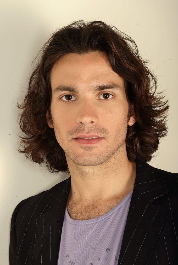 Santiago Cabrera