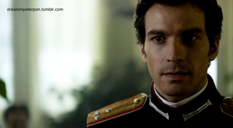 Santiago Cabrera