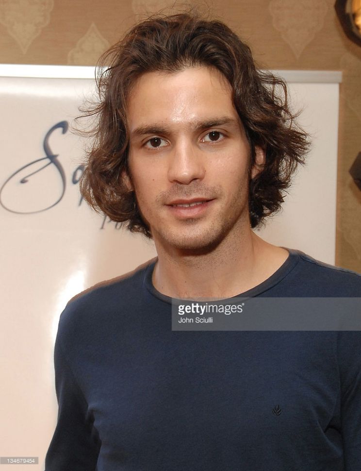 Santiago Cabrera