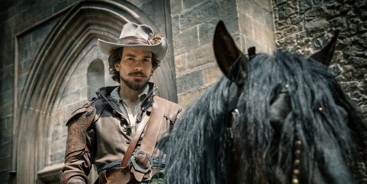 Santiago Cabrera