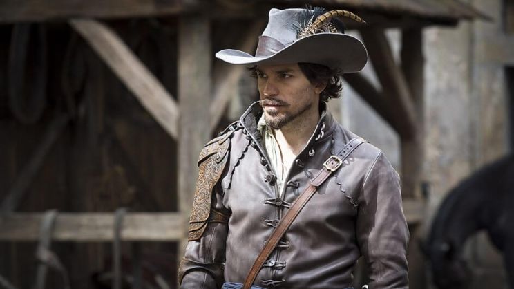 Santiago Cabrera