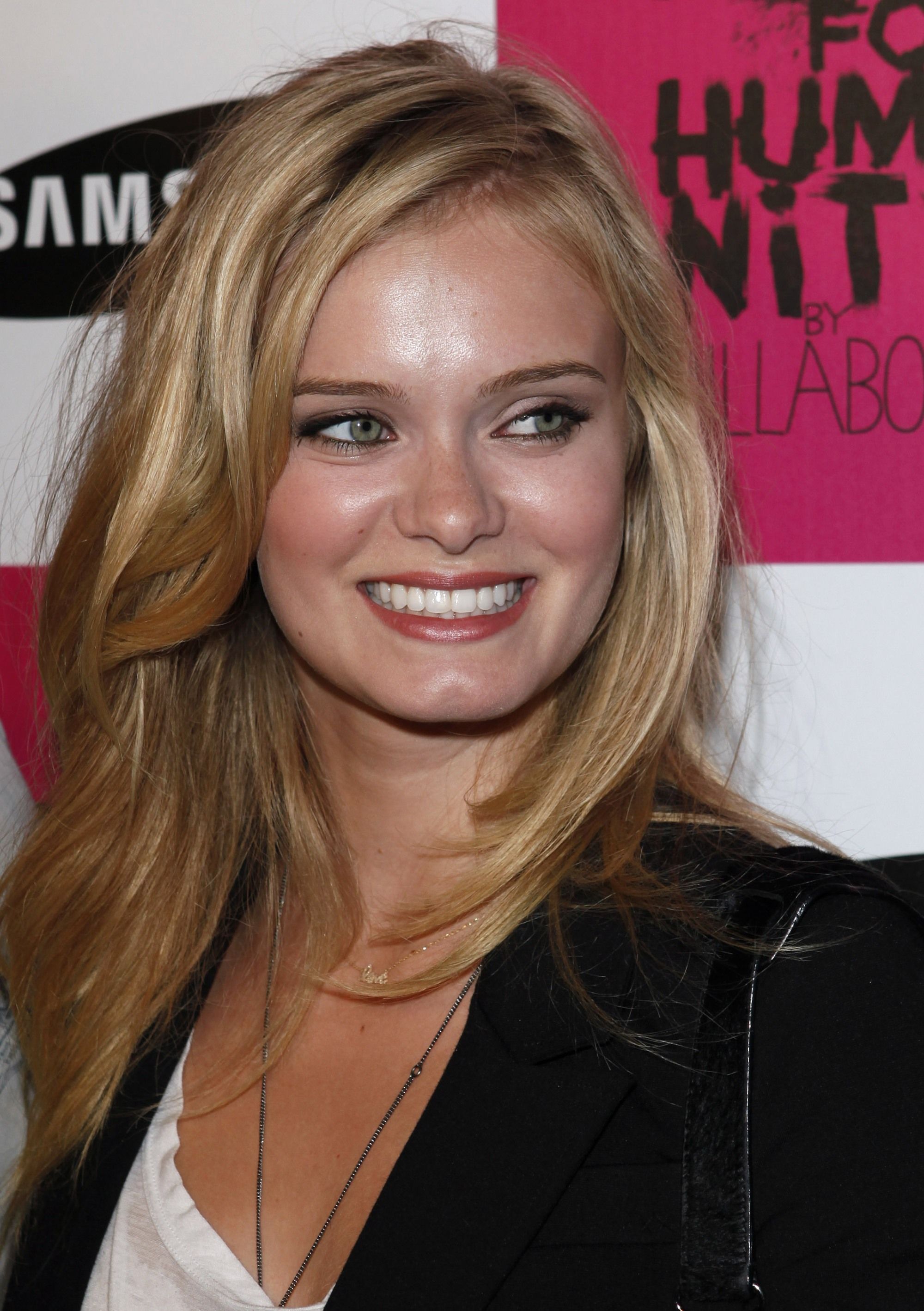 Pictures of Sara Paxton
