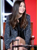 Sarah Jeffery photo
