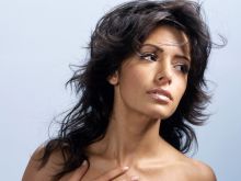Sarah Shahi photo