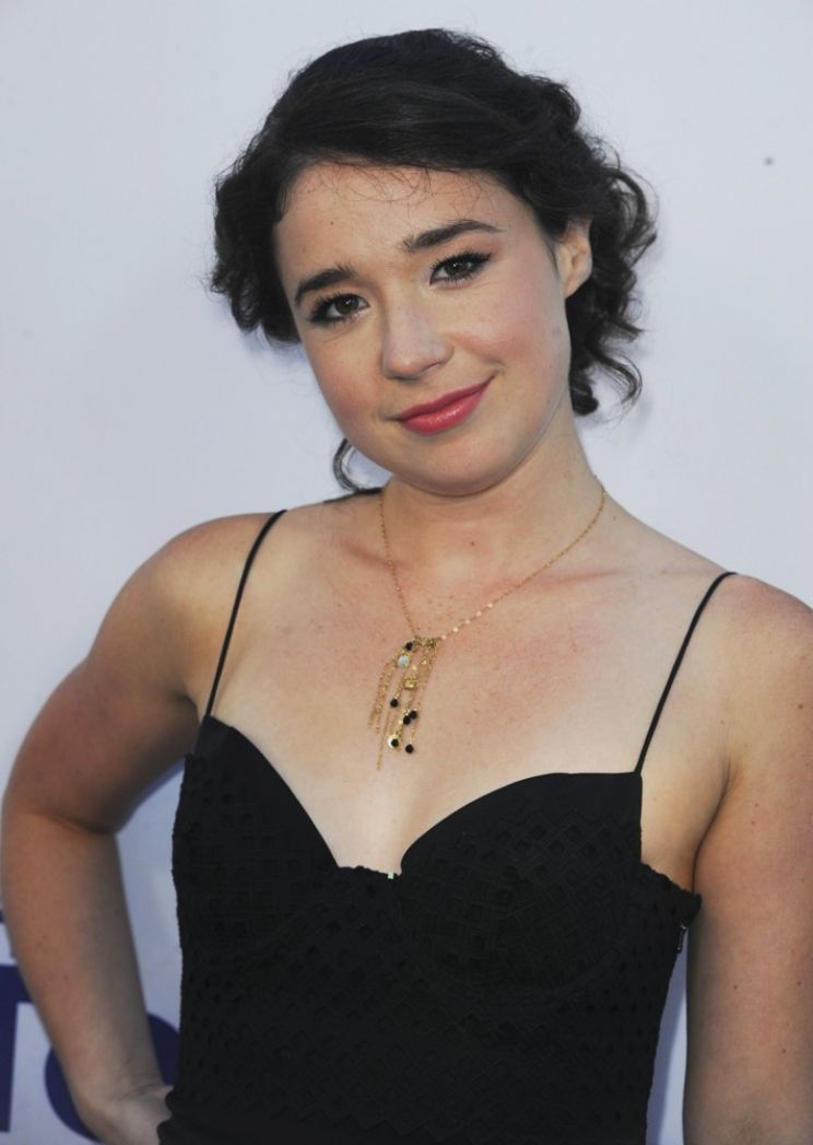 Sarah Steele