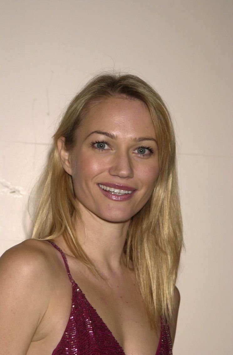 Sarah Wynter