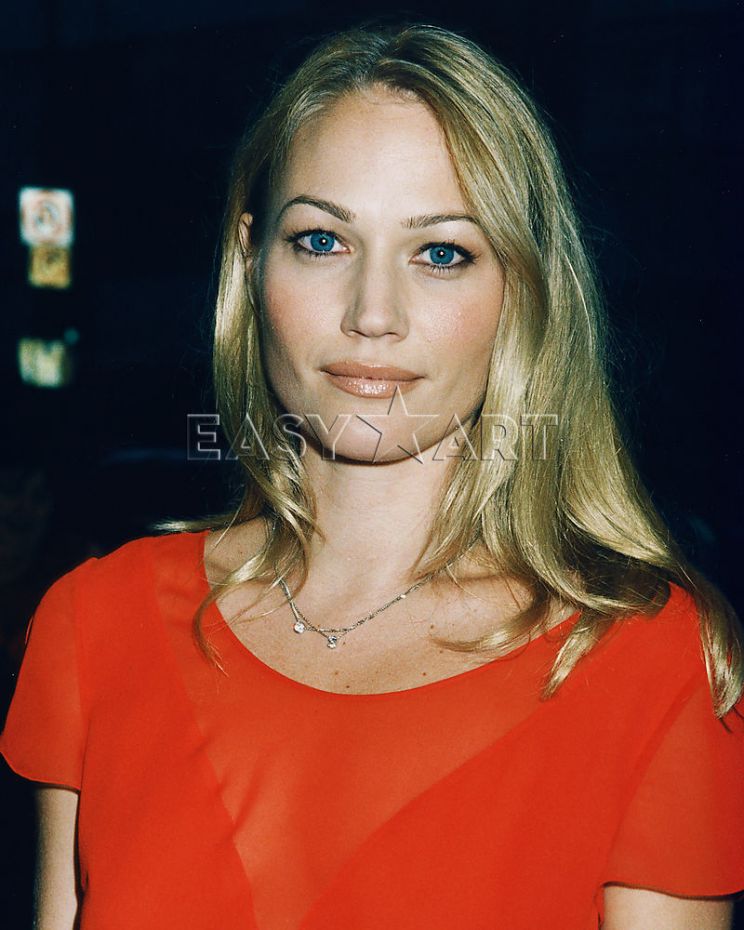 Sarah Wynter