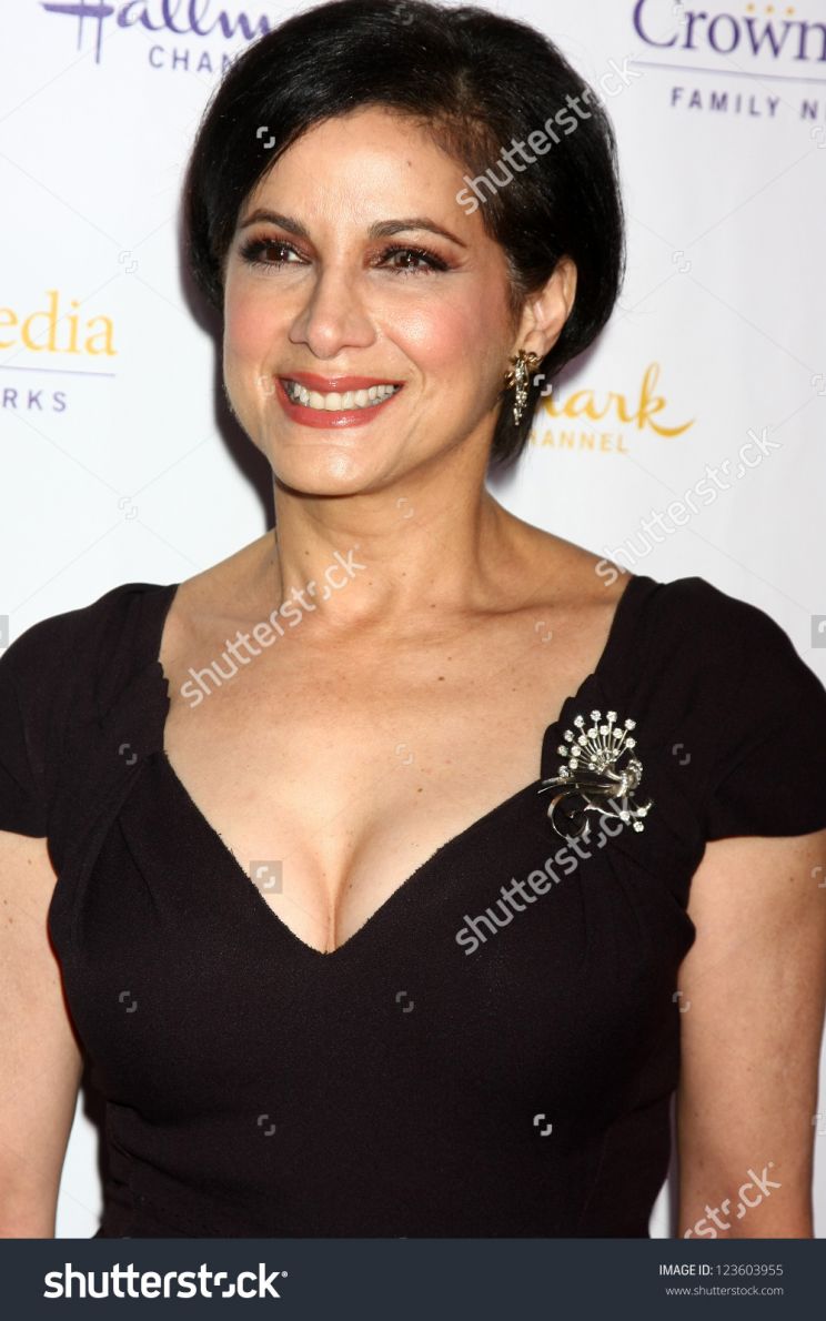 Saundra Santiago