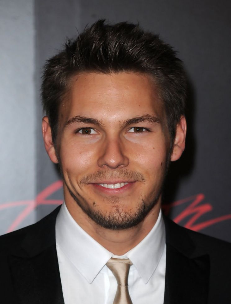 Scott Clifton