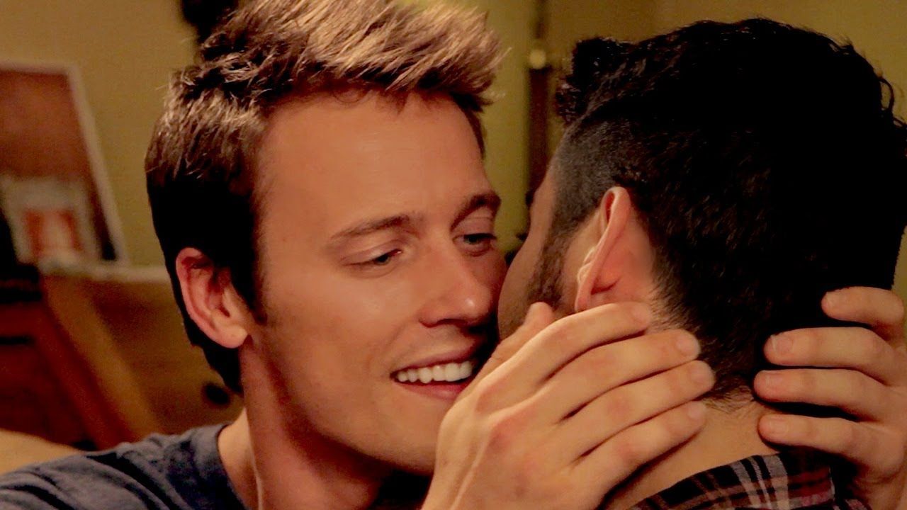 Studs Kissing