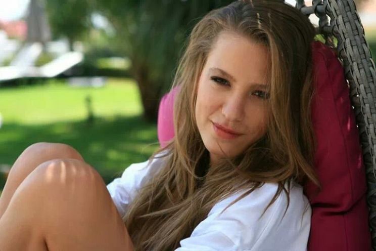 Serenay Sarikaya