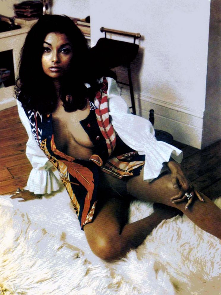 Shakira Caine