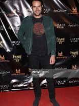 Shamron Moore #2823464 picture (Portrait Medium)