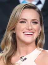 Shantel VanSanten photo