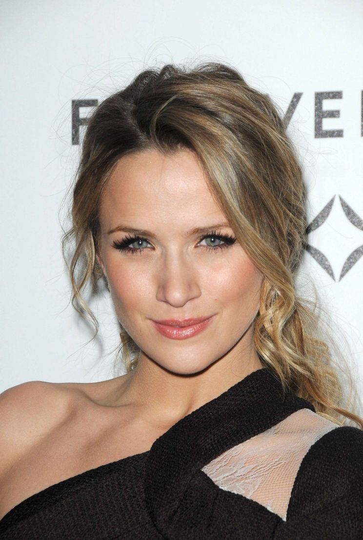 Shantel VanSanten