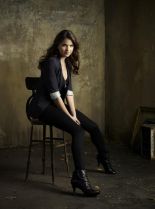 Shelley Hennig photo