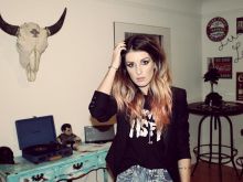 Shenae Grimes-Beech