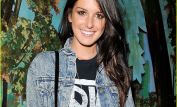 Shenae Grimes-Beech