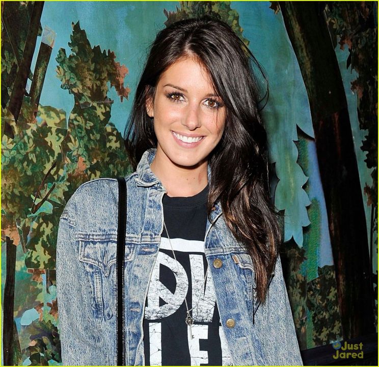 Shenae Grimes-Beech