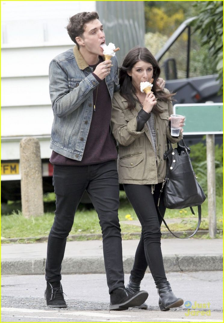 Shenae Grimes-Beech