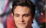 Shiloh Fernandez