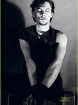 Shiloh Fernandez photo