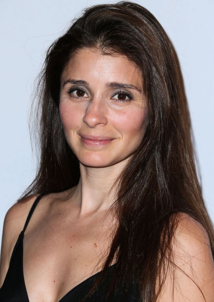 Shiri Appleby