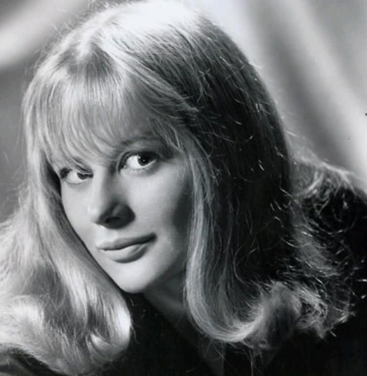 Shirley Knight