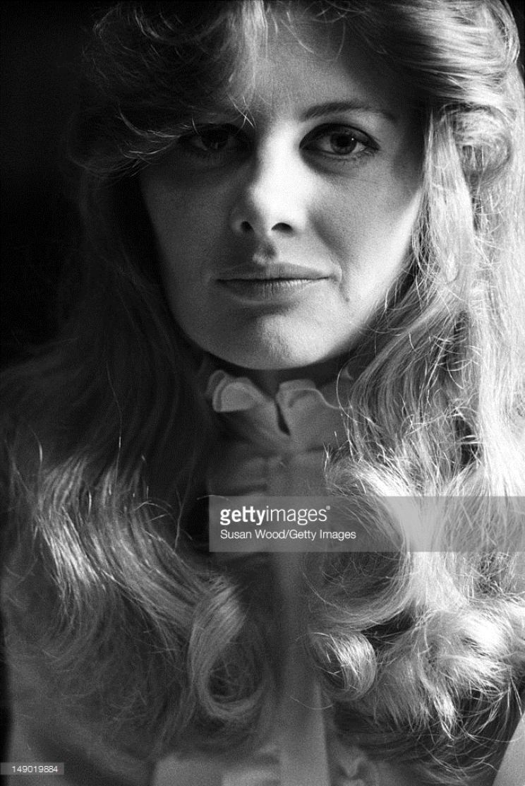 Shirley Knight